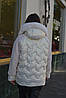 Комбінована молочна світла зимова брендова брендова коротка куртка жіноча з капюшоном, фото 5