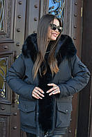 Жіноча зимова чорна актуальна куртка парка з капюшоном і хутром