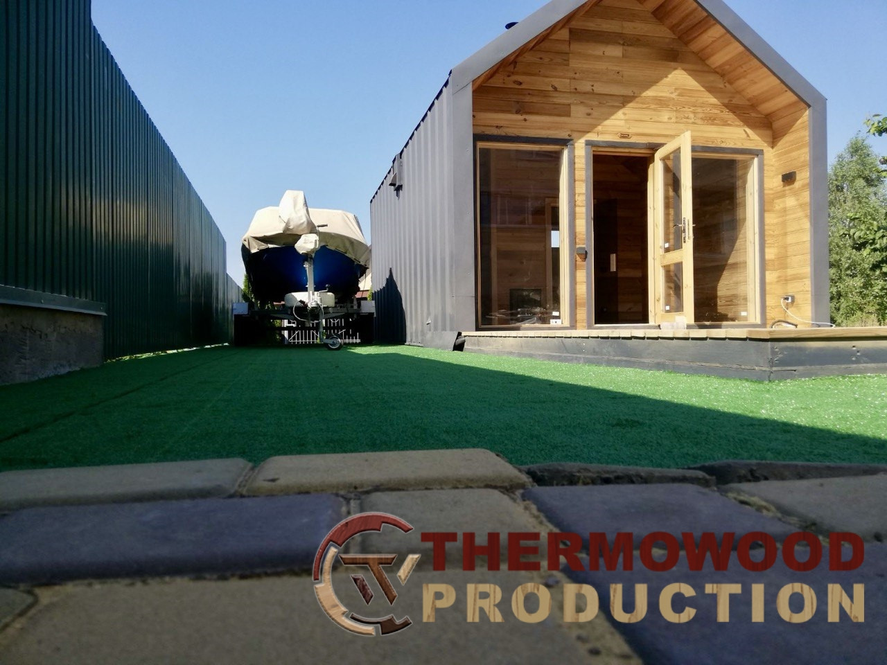 баня барн хаус фото/ Sauna modułowa, sauna beczkowa, sauna Viking, sauna quadro, sauna beczkowa owalna, sauna Barn House. Domki modułowe z saunami i drewnianymi meblami. Produkty Thermowood Модульні бані, бані-бочки, бані Вікінг, квадро бані, овальні бані, бані Барн хаус від виробника. Модульні будинки з банями та меблі з дерева. Продукція з термодерева Thermowood Production Модульные бани, бани-бочки, бани Викинг, квадро бани, овальные бани, бани Барн хаус от производителя. Модульные дома с банями и мебель из дерева. Продукция из термодерева Thermowood Production Modular sauna, Barrel sauna, Viking sauna, Quadro sauna, Oval barrel sauna, Barn House sauna. Modular House with saunas and wooden furniture. Thermowood products Modulare Saunа, Fasssaunа, Wiking Saunа, Quadro Saunа, Ovalе Fassauna, Scheunenhaus Sauna. Modulare Hous mit Saunen und Holzmöbeln. Produkte aus Thermoholz