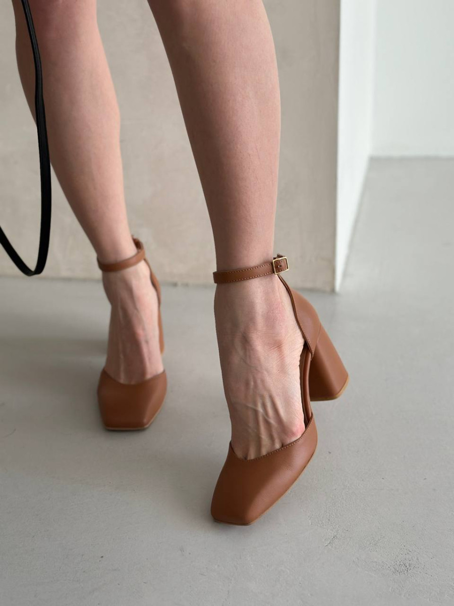 Босоніжки жіночі ShoesBand Карамельна натуральна шкіра із закритими п'ятою та носком 40 (27,3 см) (S95101)
