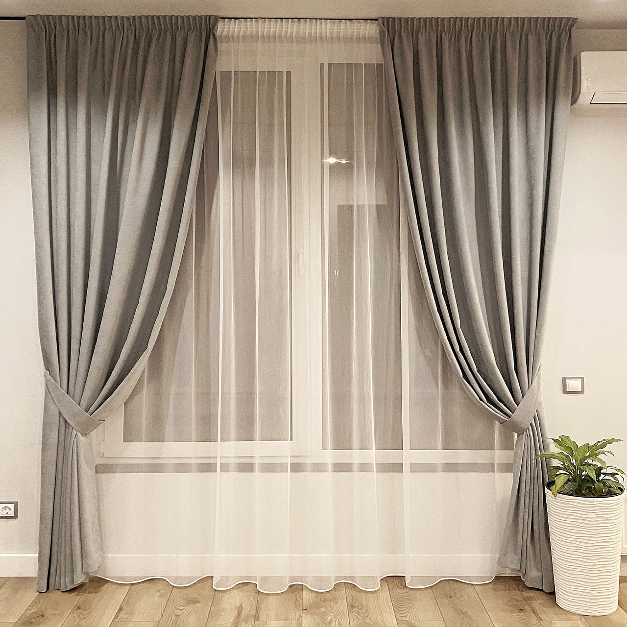 Комплект штори 2 шт. з підхватами 280х250 см мікровелюр Сірий, тюль бамбук 450 см Тепло-білий, фото 1