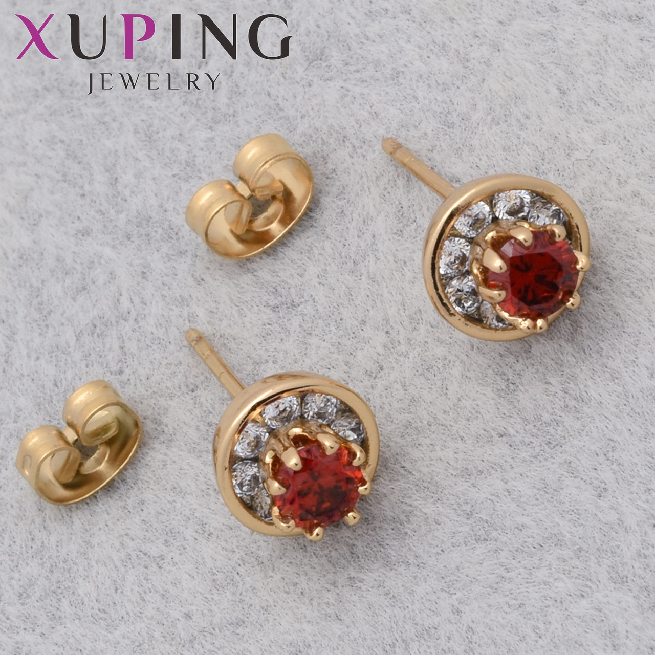 Серёжки Xuping Jewelry медицинское золото 18К гвоздики пуссеты с рубиновыми и белыми стразами размер 8х8 мм