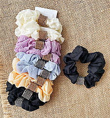 Резинки тканеві з брошкою Ø7 см  10 шт/уп. КОЛЬОРОВІ