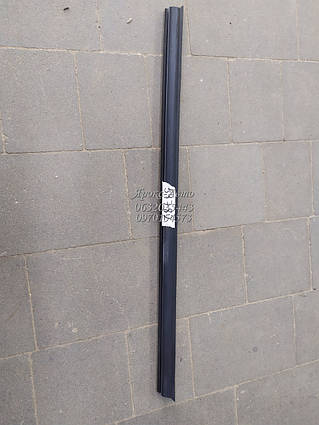 Ущільнювач скла дверей переднього правого для автомобіля Ford Mondeo 000054782