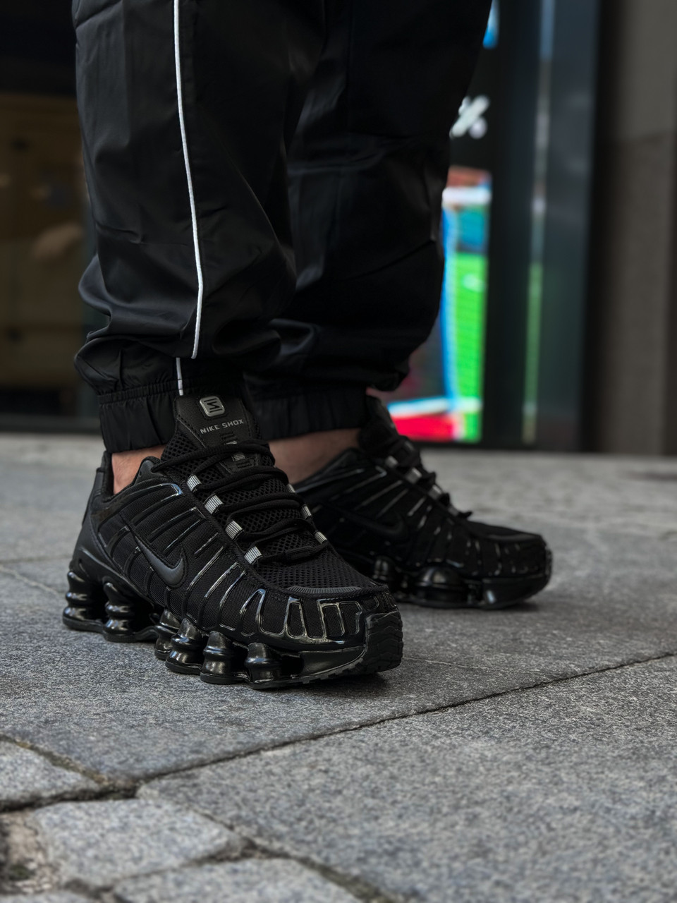 nike shox triple black