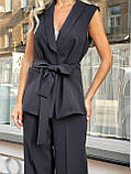 Чорний жіночий костюм у класичному стилі: жилет і штани, фото 6