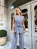 Сірий жіночий костюм у класичному стилі: жилет і штани, фото 5