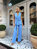 Блакитний жіночий костюм у класичному стилі: жилет і штани, фото 3