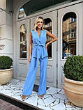 Блакитний жіночий костюм у класичному стилі: жилет і штани, фото 6