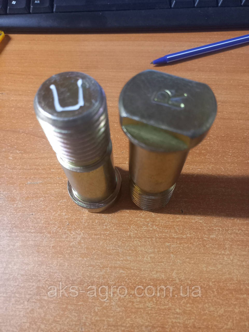 KK071274 Болт M30 L=84 правий Kverneland