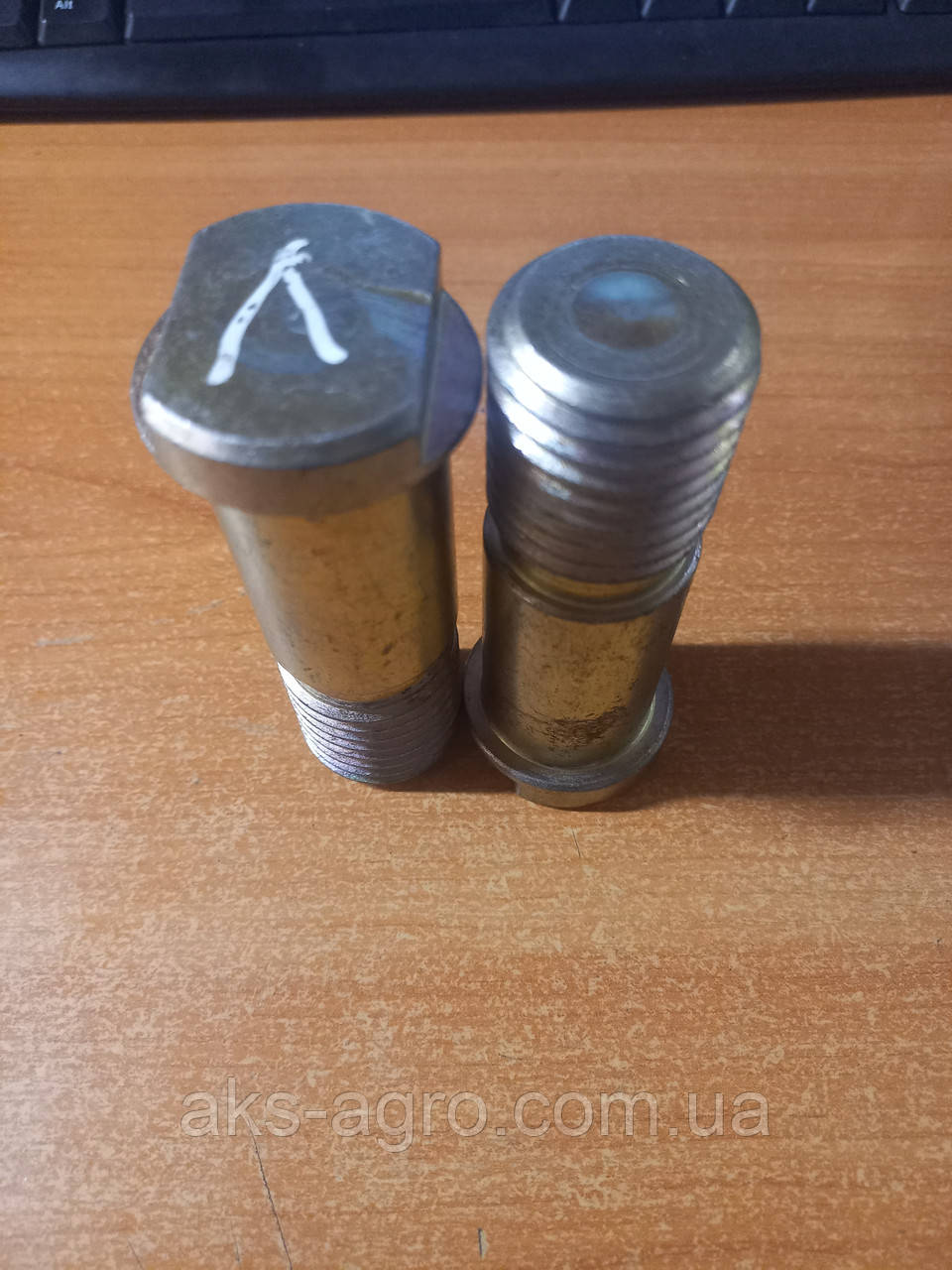 KK071275 Болт М30х84 лівий Квернеланд