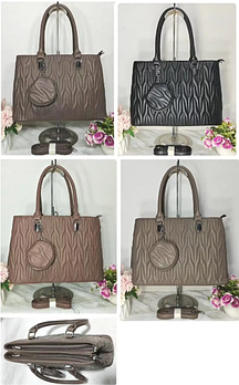 Сумочка жіноча стьобана 35*24,5 см на два відділення з гаманцем зі штучної шкіри в різних кольорах Zhenya