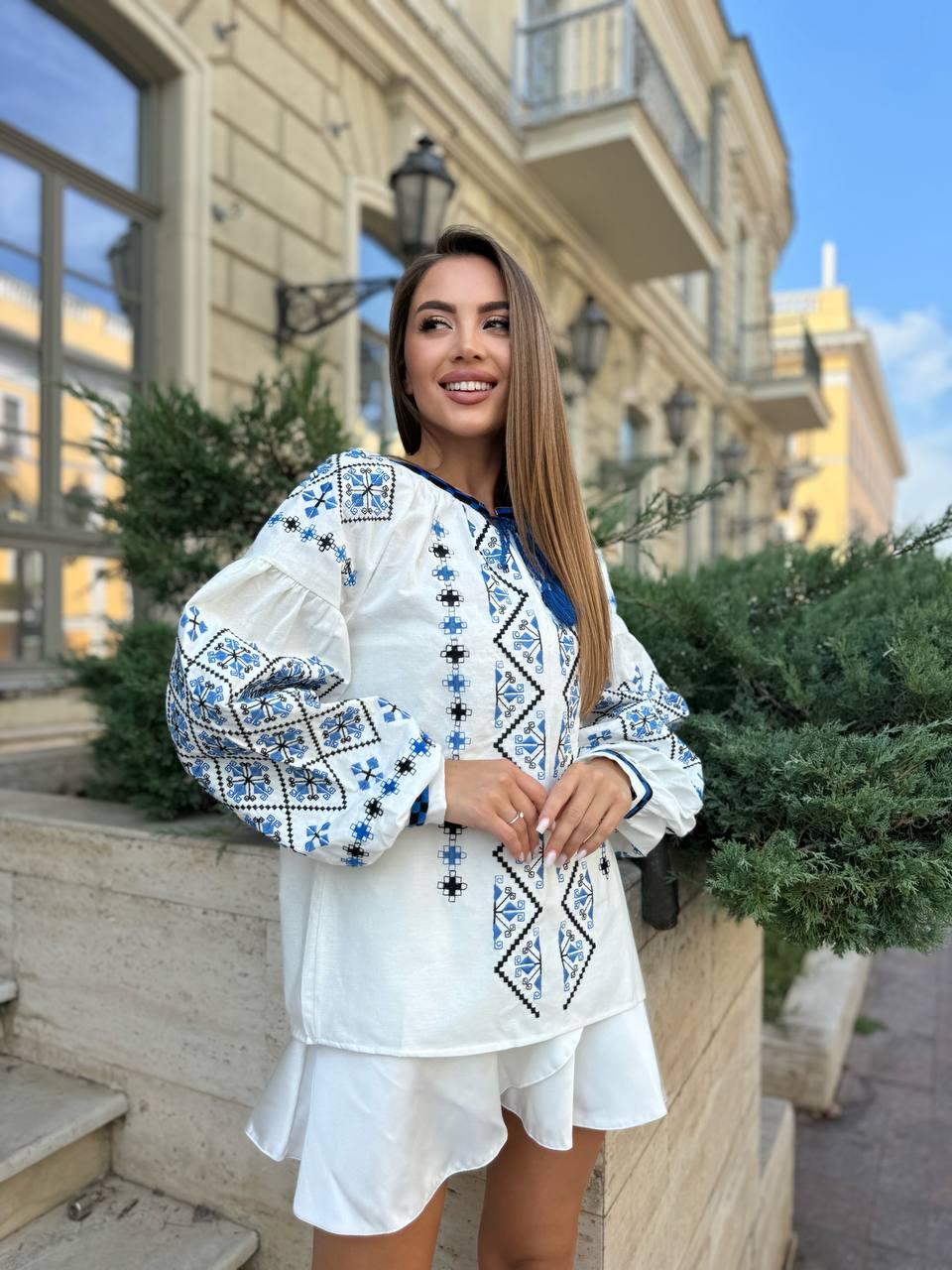 Вишита блуза із зав'язками молочна