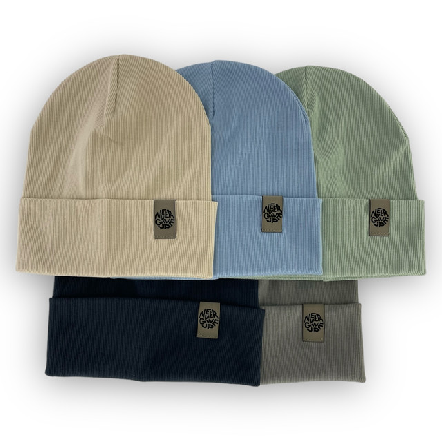 Одинарная трикотажная шапка с отворотом для мальчика