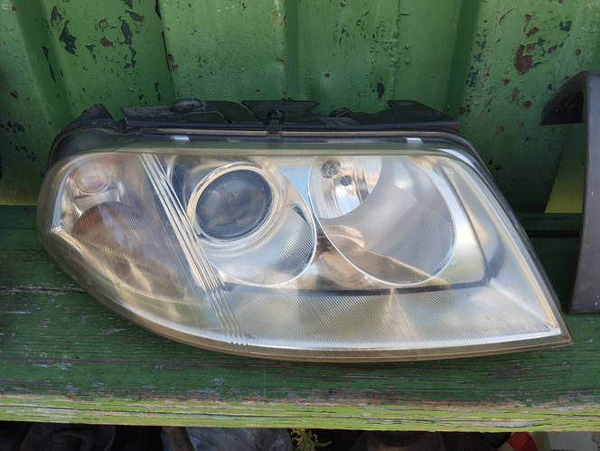 Фара права є дефект Volkswagen Passat B5, Фольксваген Пассат Б5 2000 ...