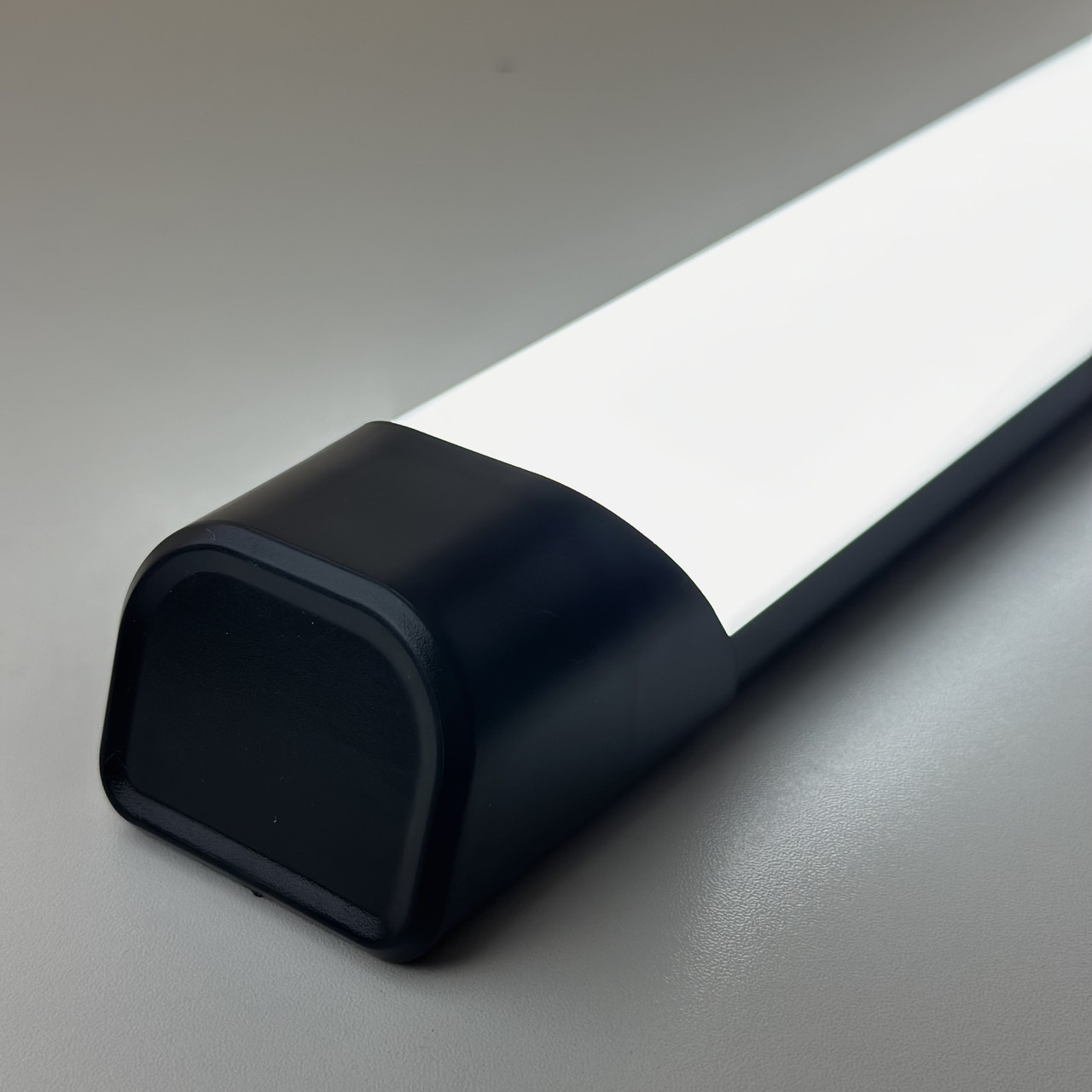 LED светильник линейный 72W 1.2М 6500K влагозащищенный IP44 220V черный ...