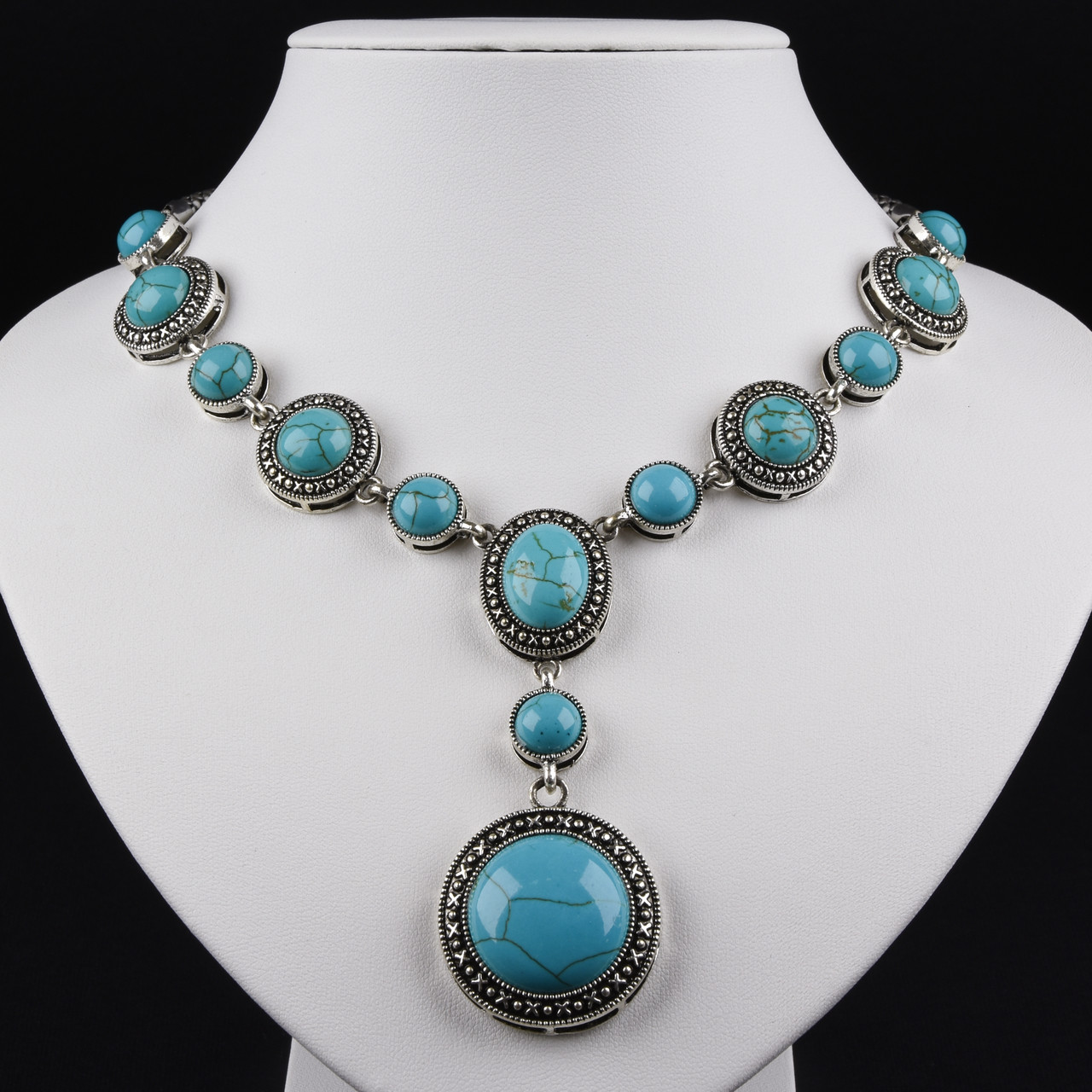 Кольє довге в стилі боххо кулон круглий зі сріблястими візерунками й елементами камінці з бірюзи довжина 65 см