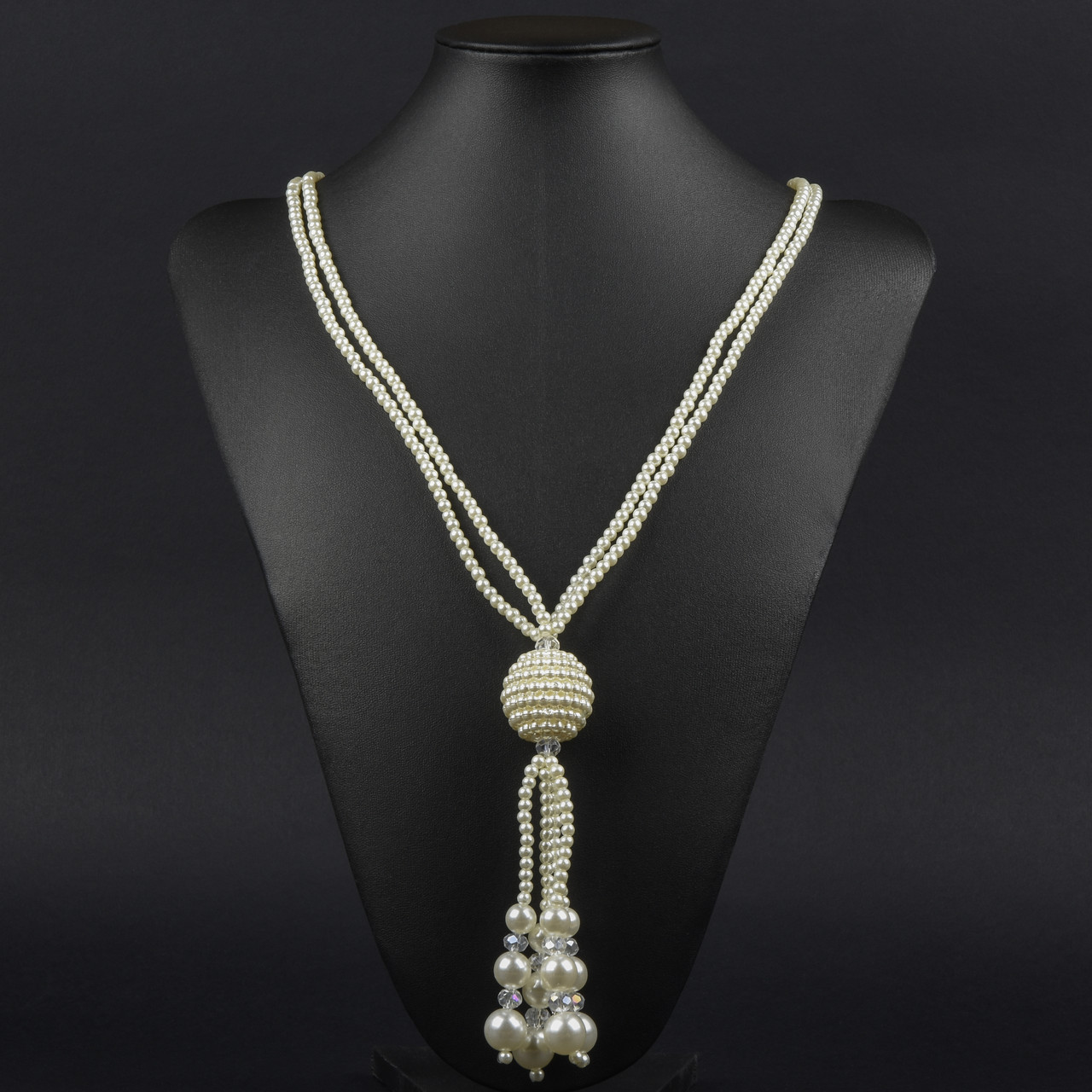 Буси довгі з молочними дрібними та великими намистинами та кристалами, що переливаються без замка діаметр 70 см