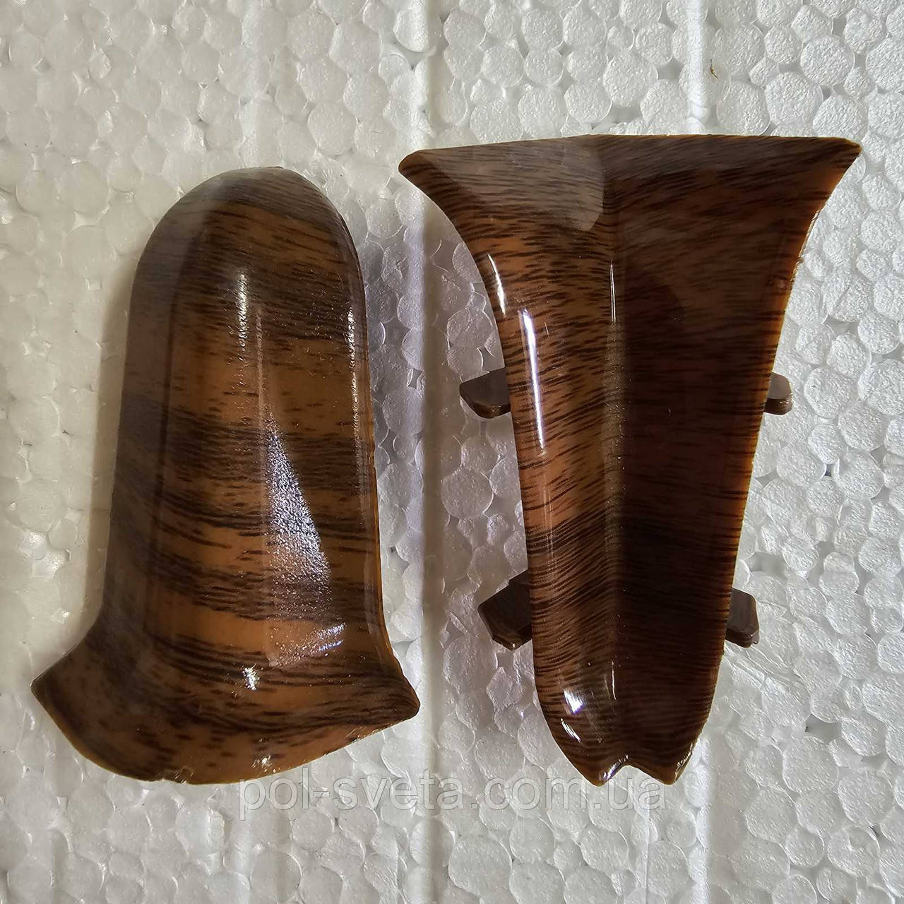 Кут зовнішній до Плінтусу ПВХ Сандалове дерево 135, фото 1