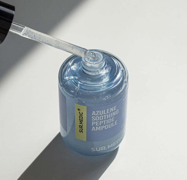 Заспокійлива ампула з пептидами й азуленом SUR.MEDIC+ Azulene Soothing Peptide Ampoule
