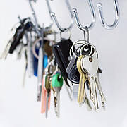 Гачки, вішалки, ключниці.