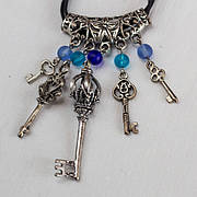 Підвіски, тризуби, брелоки, кулони, сувеніри, заготовки для цепочок та намистин.