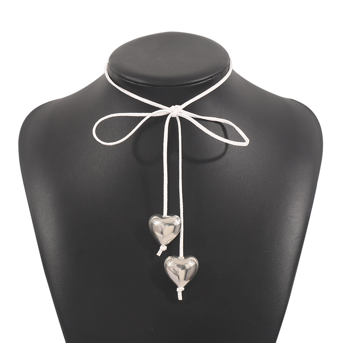 Чокер на шию білий, підвіска зі сріблястим кулоном Серця на шнурку/FS-2340