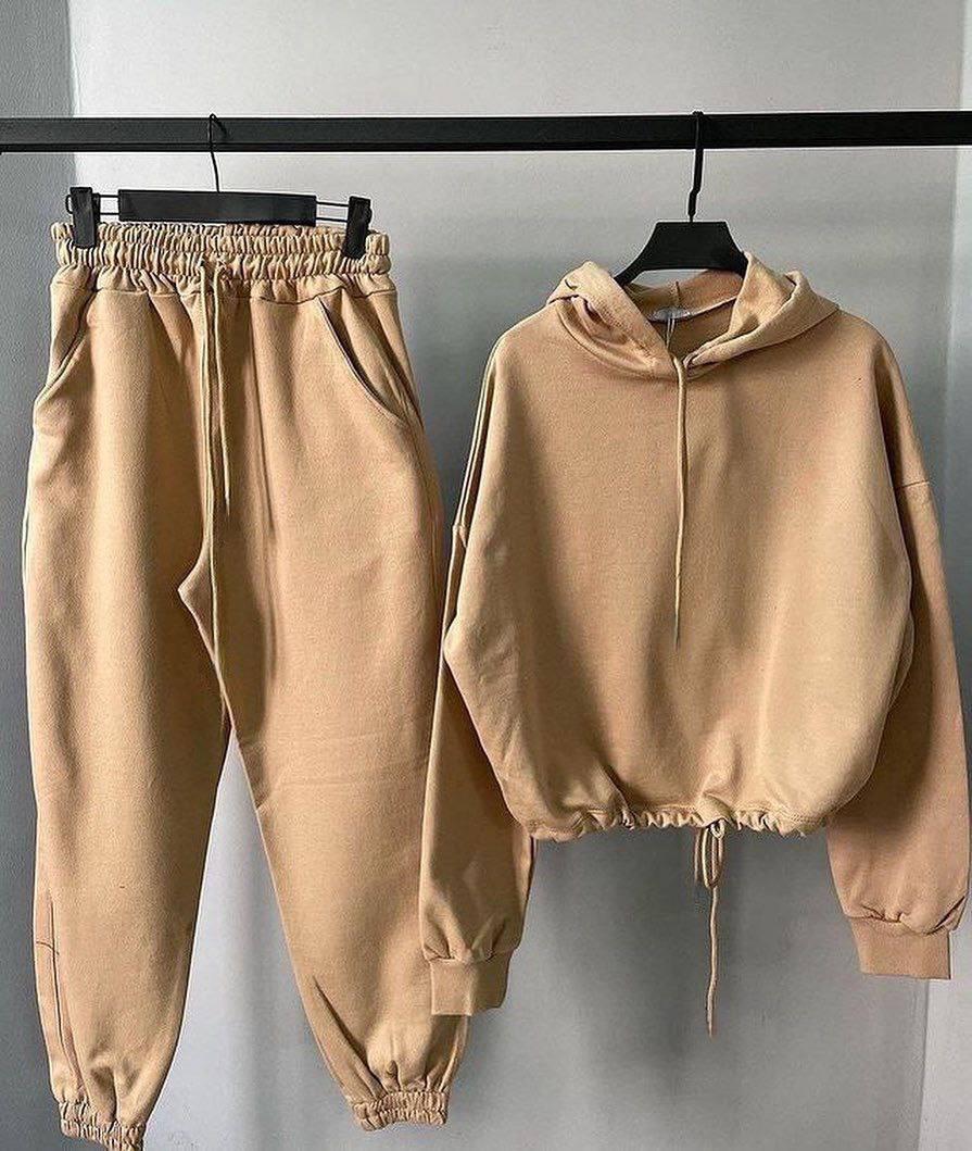 Жіночий костюм у стилі Zara