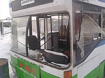 Замена лобового стекла MAN SL 202  с двух половинок