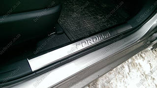 Накладки на пороги внутрішні toyota Corolla (2007-2012) (тойота королла), 4 шт. логотип , нерж.