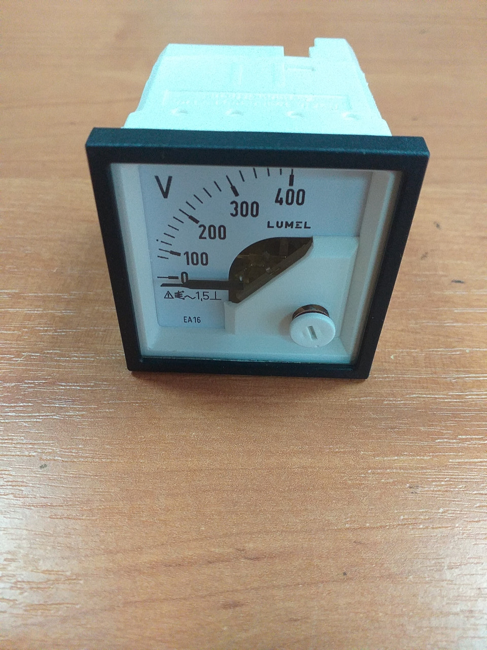 Аналоговий вольтметр LUMEL EA16N E614 400V, Польща