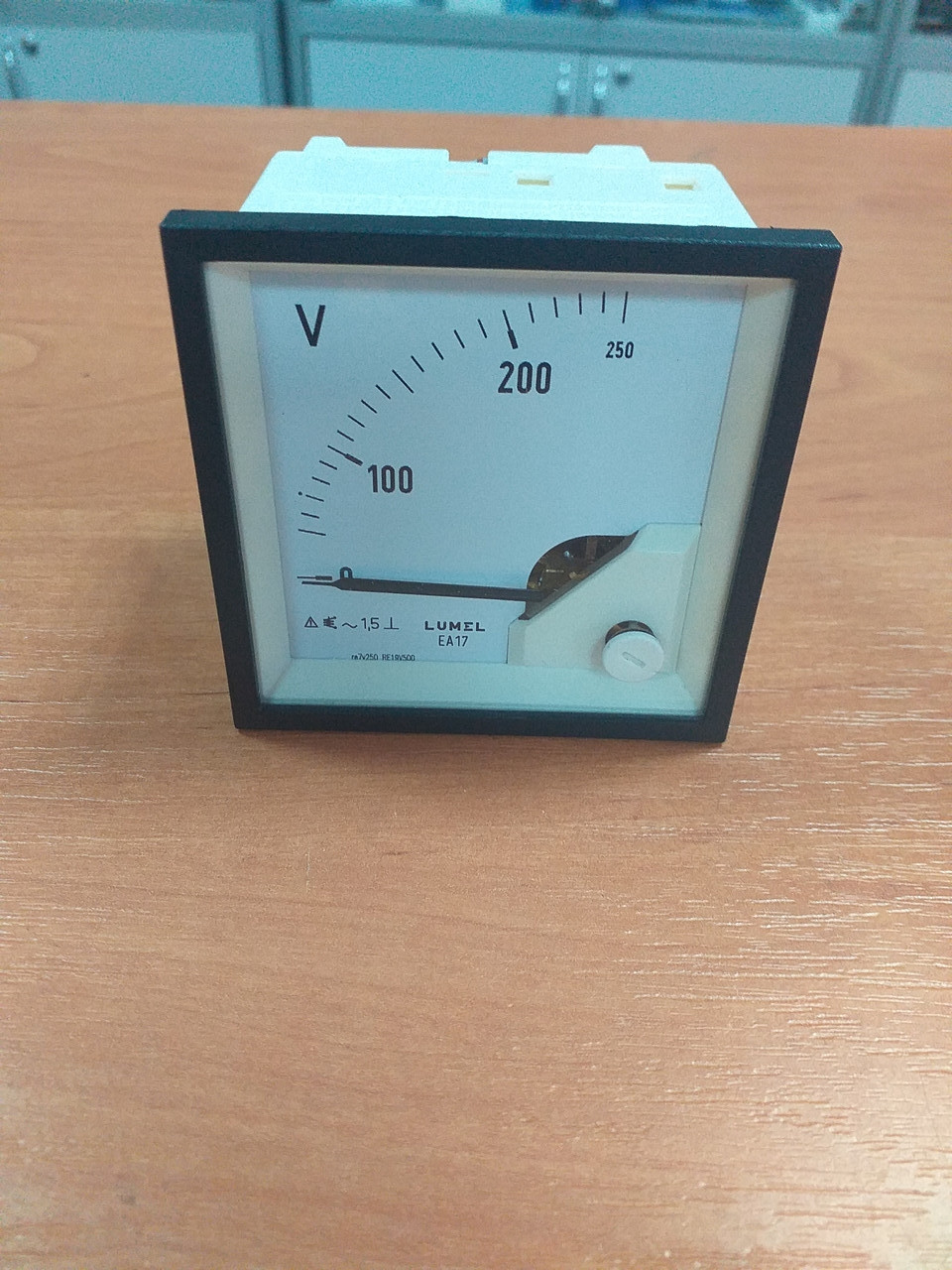 Аналоговий вольтметр LUMEL EA 17N E613 250V, Польща