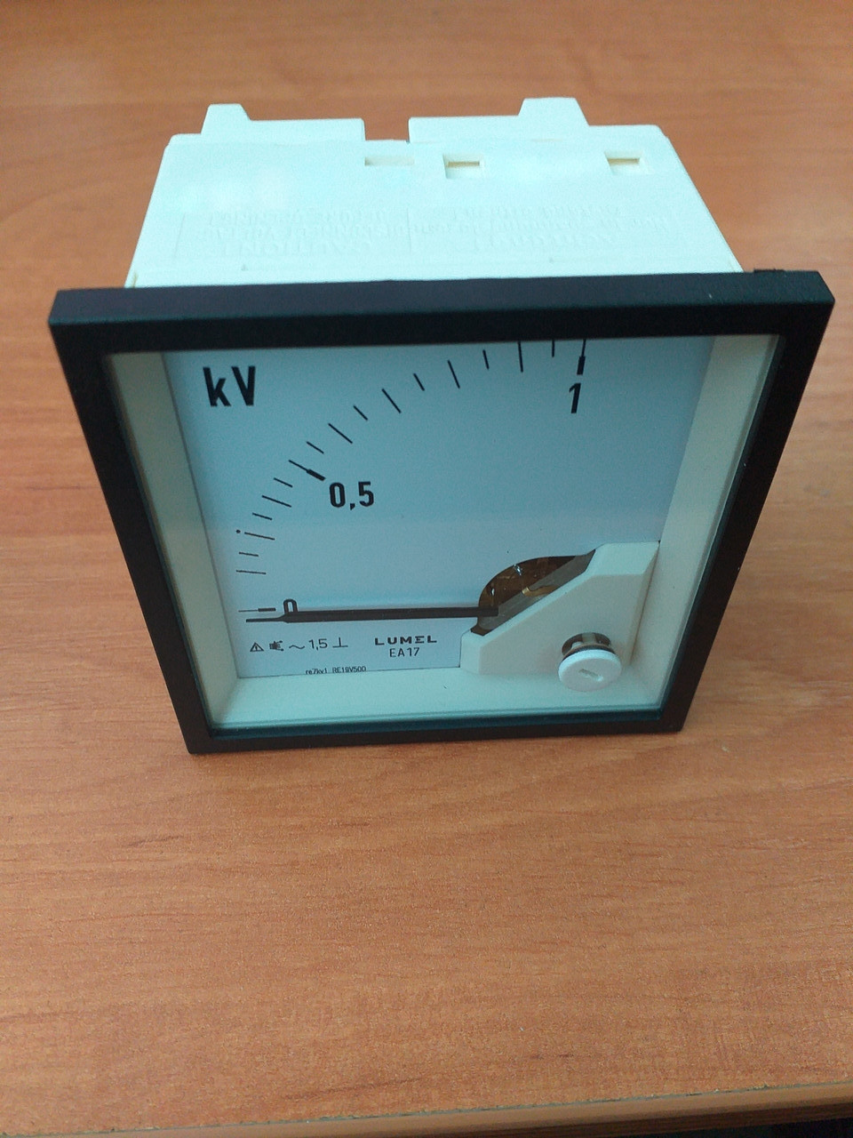 Аналоговий вольтметр LUMEL EA 17N E618 1kV, Польща