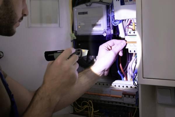 Безконтактний детектор напруги VOLTCRAFT MS-500 AC 90 ...1000 V c LED ліхтариком Німеччина