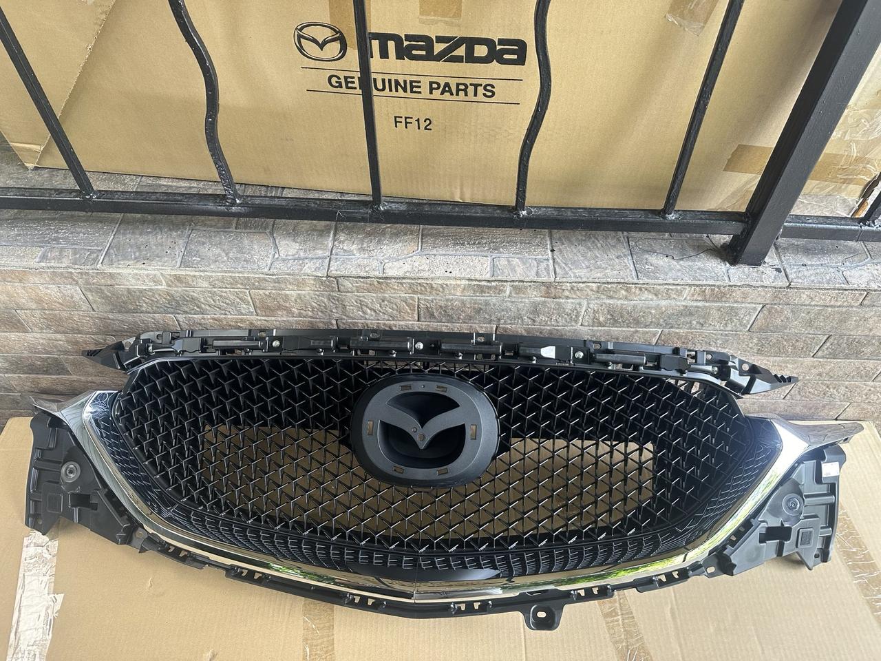 Решітка радіатора Mazda: CX-5, KB8A50710K, фото 1