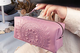 Велика шкіряна косметичка жіноча кольору Чайної рози з тисненням Сонечко