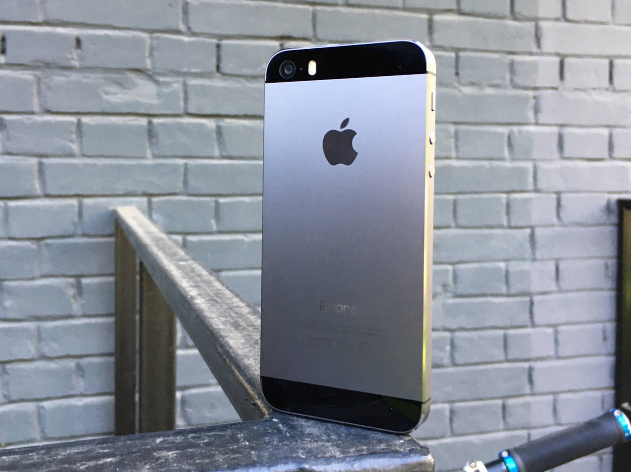 

Б/У Apple iPhone 5s 16GB Space Gray Neverlock Оригінал з гарантією, Grey