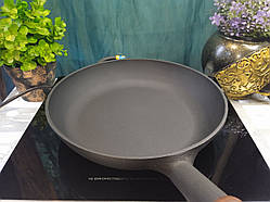 Сковорода чавунна Преміум класу, з дерев'яною ручкою, d=220 мм, h=40 мм