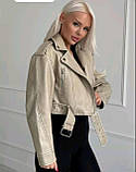 Жіноча шкіряна бежева коротка куртка косуха у вінтажному стилі, фото 2