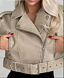Жіноча шкіряна бежева коротка куртка косуха у вінтажному стилі, фото 3