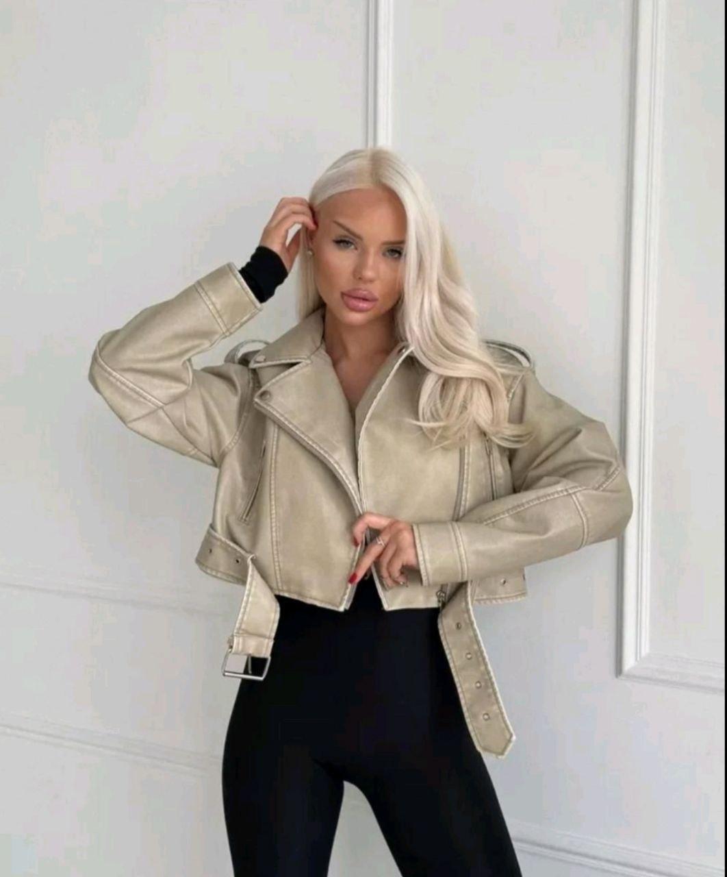 Жіноча шкіряна бежева коротка куртка косуха у вінтажному стилі, фото 1