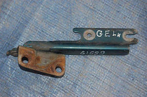 Петля капота MAZDA