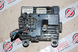 Блок запобіжників моторний відсік MAZDA