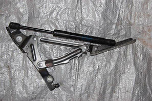 Петля кришки багажника MAZDA