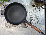 Сковорода чавунна Преміум класу, з дерев'яною ручкою, d=240мм, h=40мм, фото 5