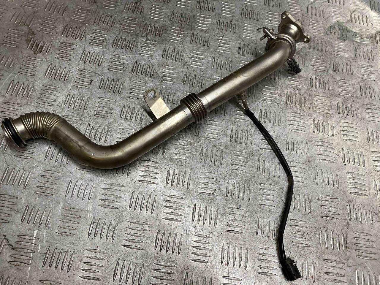 Б/В Трубка ЕГР з датчиком температури B47 BMW 5 g01 g02 g05 g06 g07 g11 g12 g30 g31 11718576479, фото 1