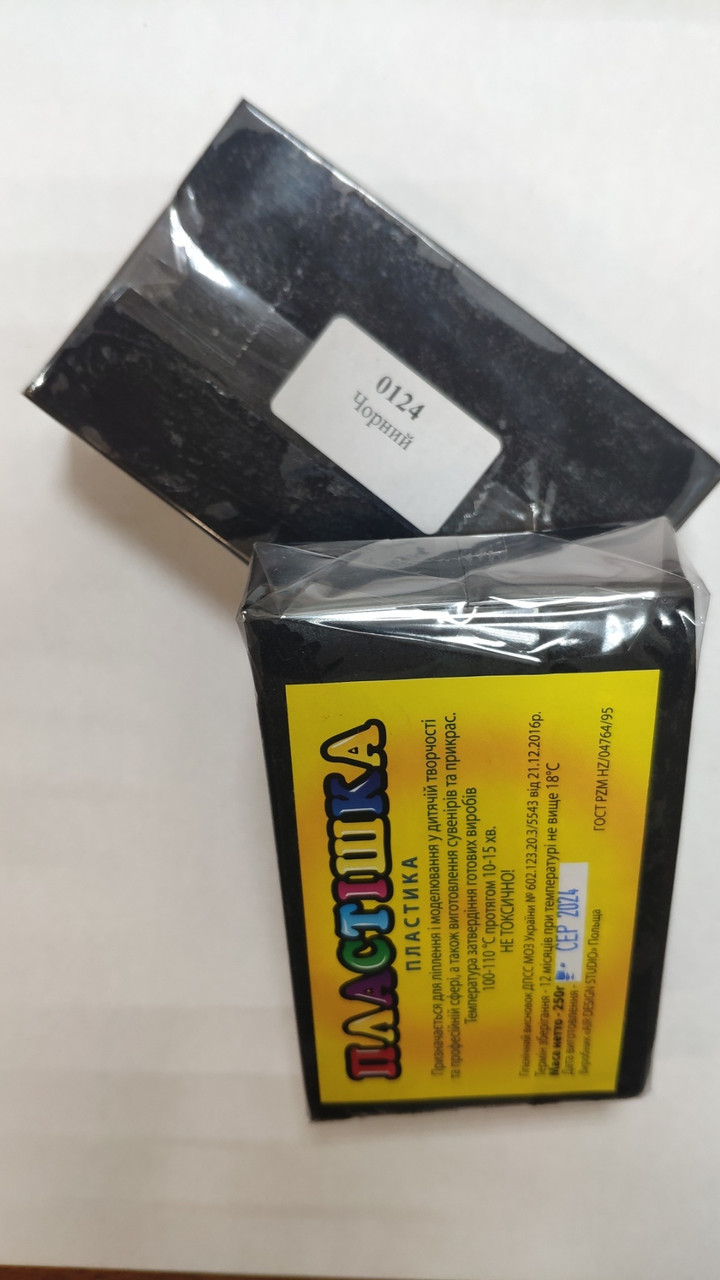 Полімерна глина Пластишка (Bebik) – брусок 250г. колір №0124 (чорний)