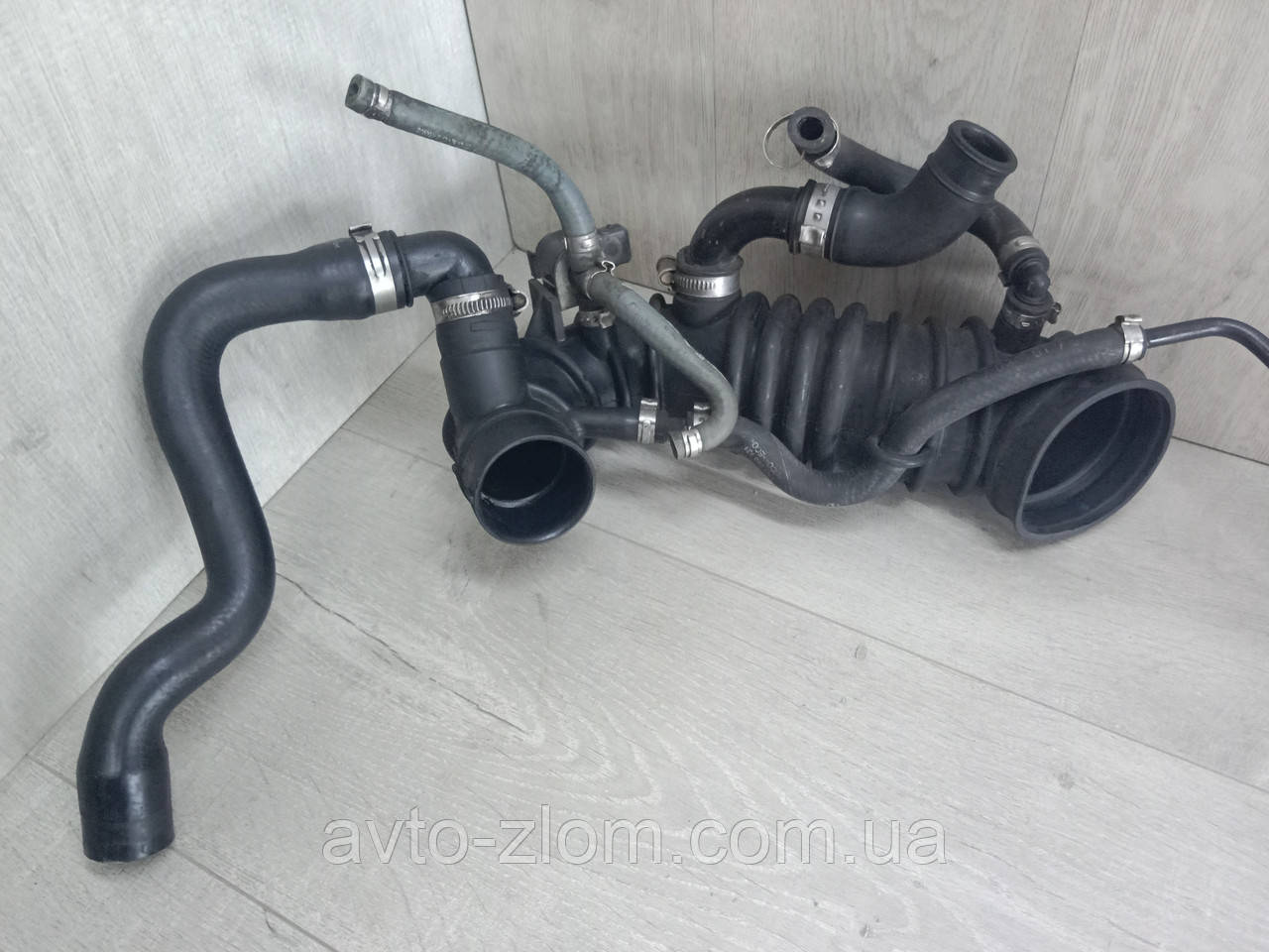 Патрубок турбіни Volkswagen Passat B5, Audi A4, Пасат Б5, Audi A4 1,8T. 058133356P.