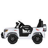 Дитячий електромобіль Джип Toyota Land Cruiser з MP3 музикою Bambi M 5101EBLR-1 Білий, фото 5