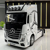 Масштабна модель автомобіля Mercedes Benz Actros. Металева машинка.